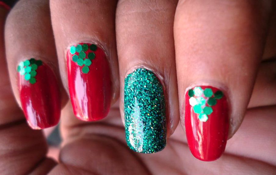 Red and Green Striped Nail Art - wide 1